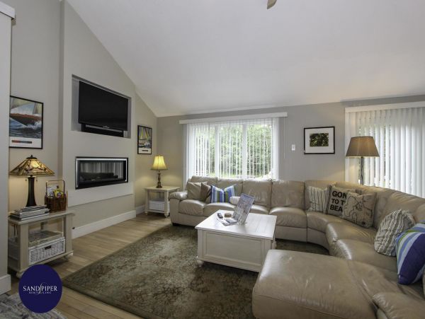 Cape Cod Home 995258