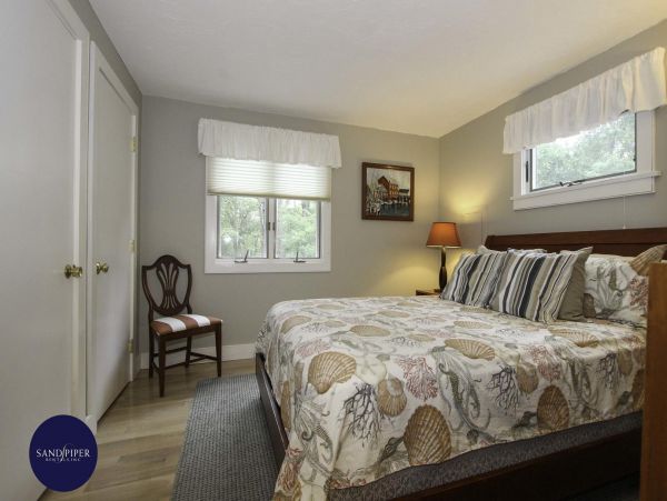 Cape Cod Home 995258