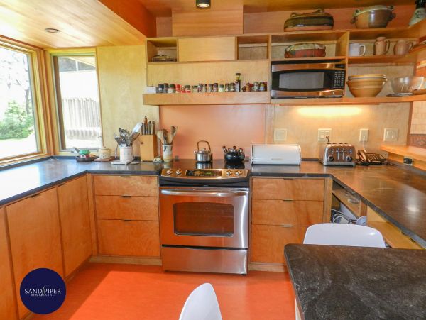 Cape Cod Home 995259