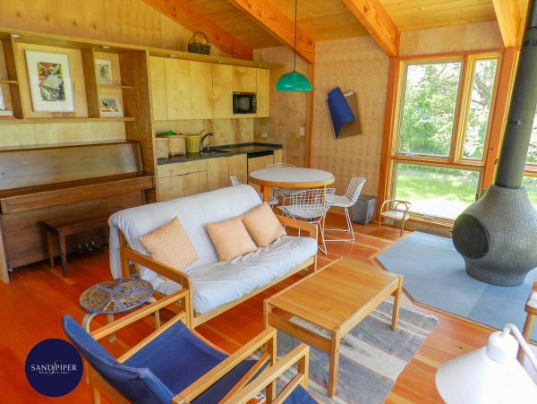 Cape Cod Home 995259