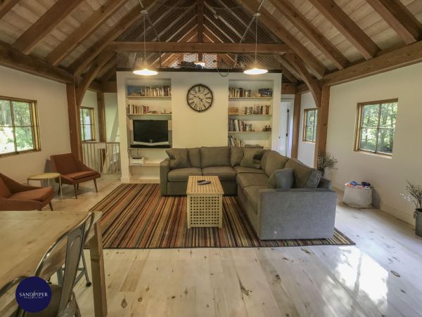Cape Cod Home 995260