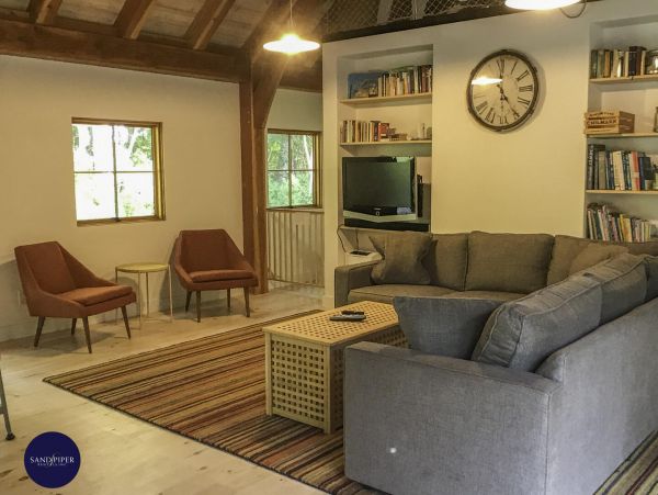 Cape Cod Home 995260