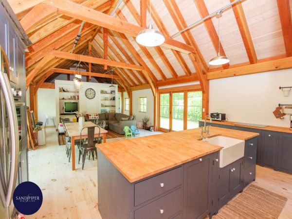 Cape Cod Home 995260