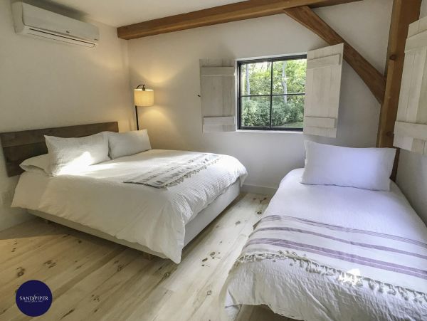 Cape Cod Home 995260