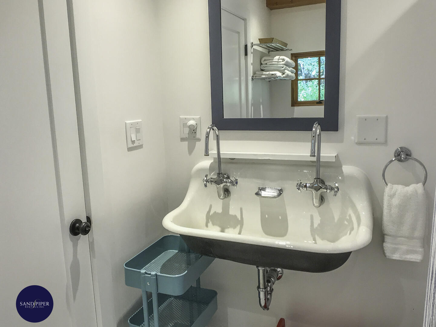 Cape Cod Home 995260