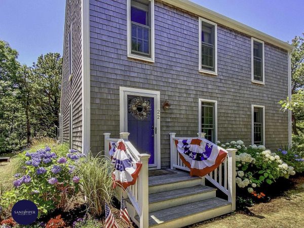 Cape Cod Home 995261