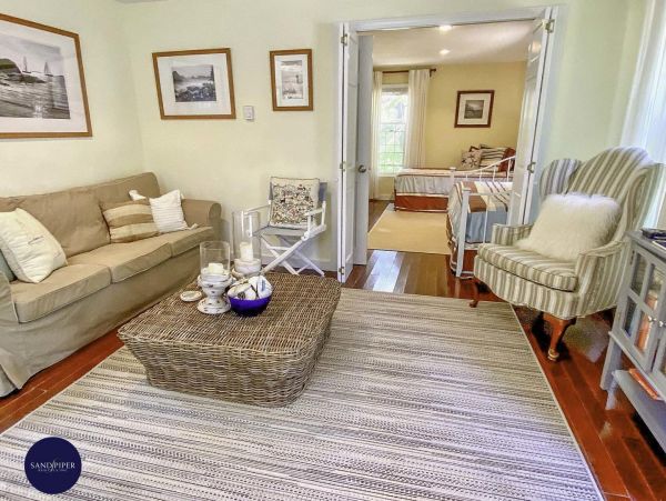 Cape Cod Home 995261