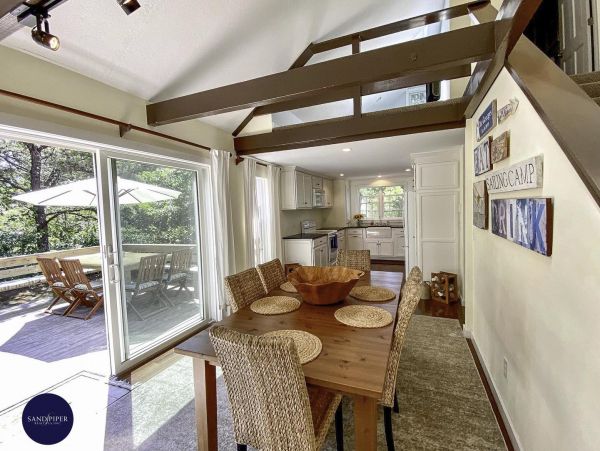 Cape Cod Home 995261