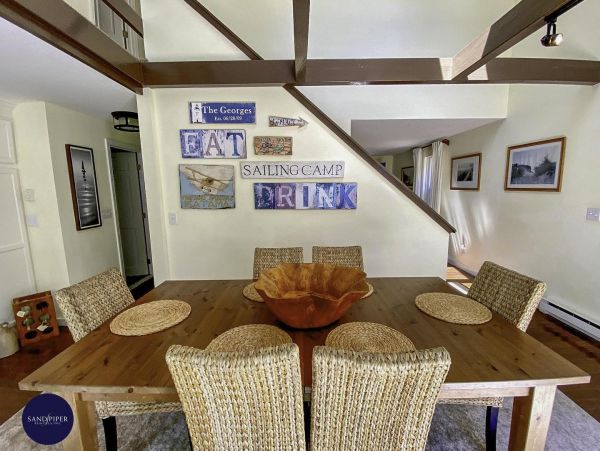 Cape Cod Home 995261