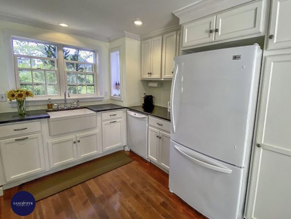 Cape Cod Home 995261