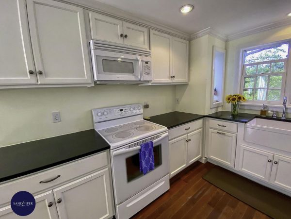 Cape Cod Home 995261