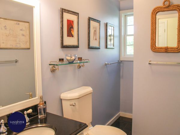 Cape Cod Home 995261