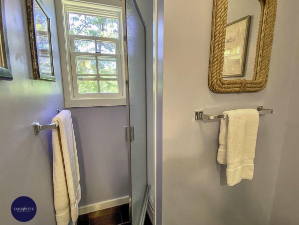 Cape Cod Home 995261