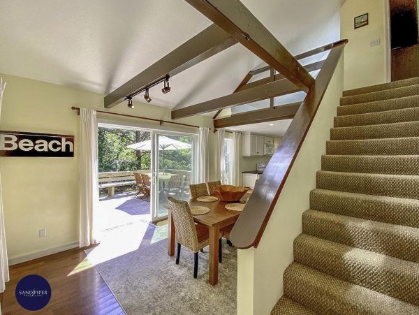 Cape Cod Home 995261