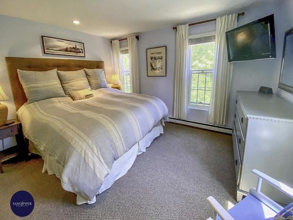 Cape Cod Home 995261