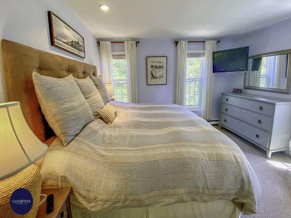 Cape Cod Home 995261