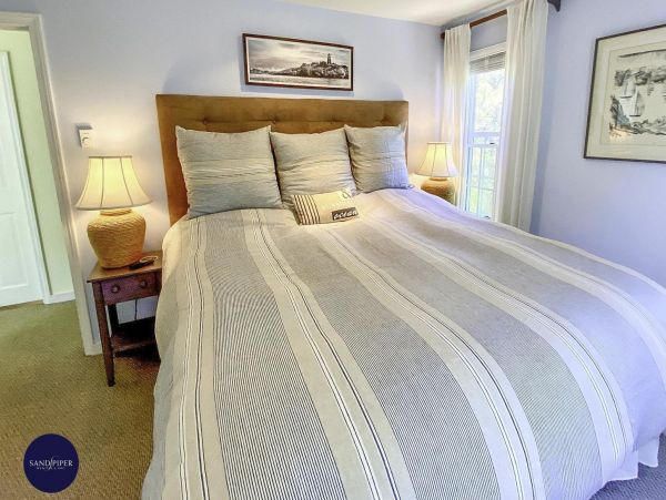 Cape Cod Home 995261