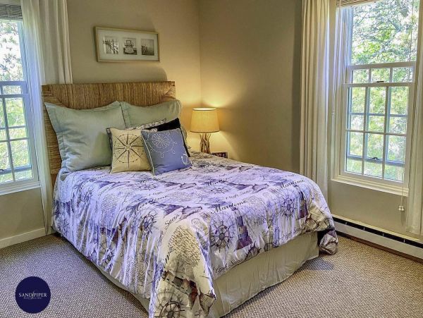 Cape Cod Home 995261