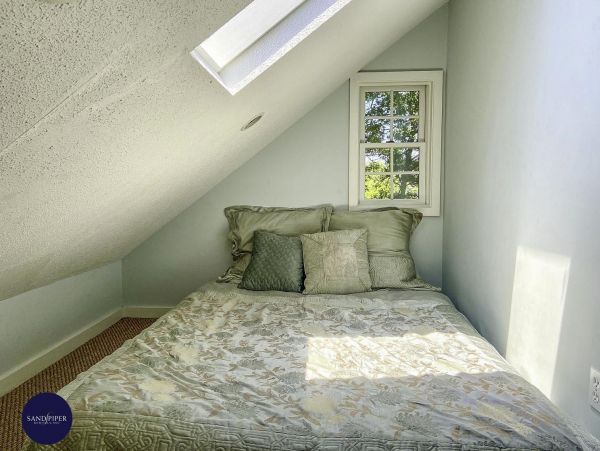 Cape Cod Home 995261