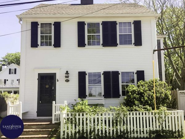 Cape Cod Home 995263
