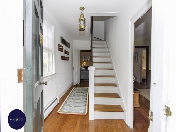 Cape Cod Home 995263