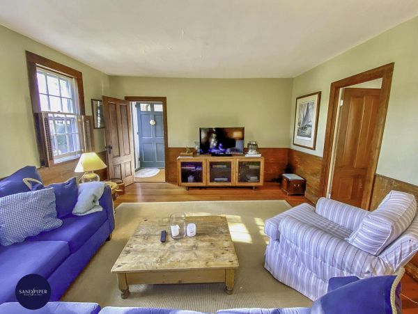 Cape Cod Home 995263