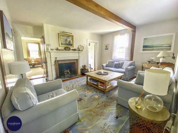 Cape Cod Home 995263