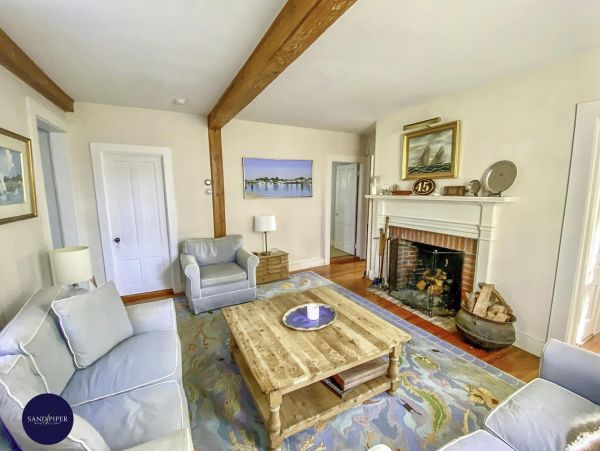 Cape Cod Home 995263