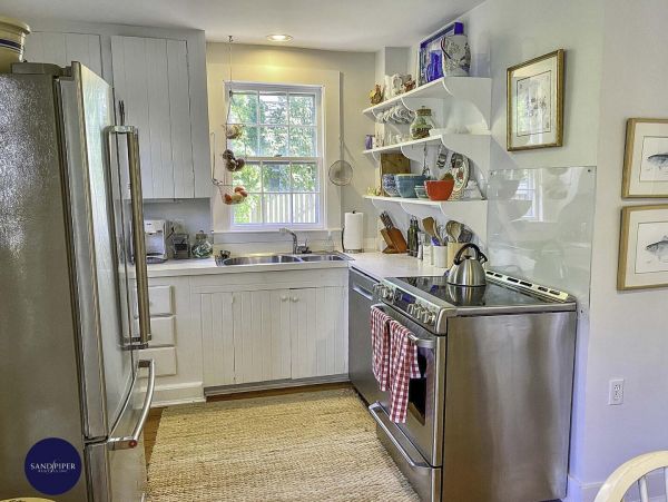 Cape Cod Home 995263