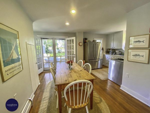 Cape Cod Home 995263