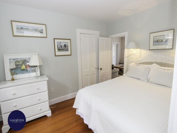 Cape Cod Home 995263