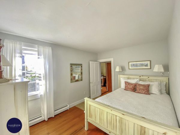 Cape Cod Home 995263