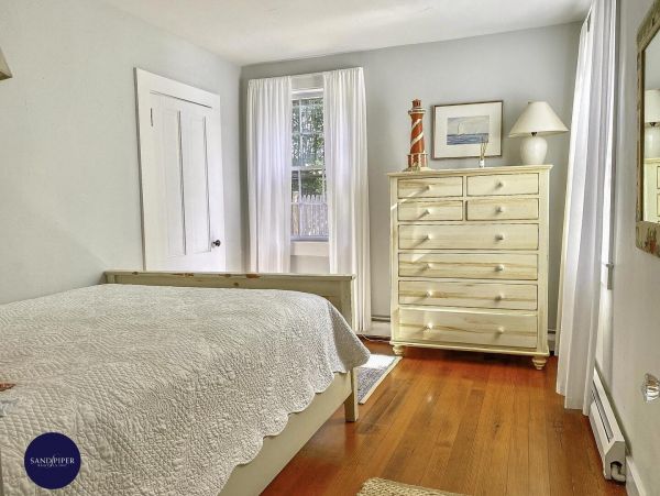 Cape Cod Home 995263