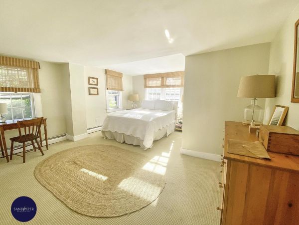 Cape Cod Home 995263