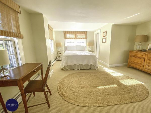Cape Cod Home 995263