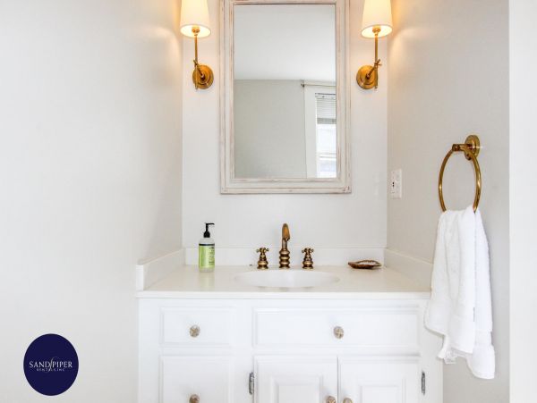 Cape Cod Home 995263