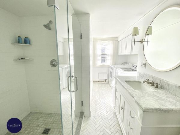 Cape Cod Home 995263