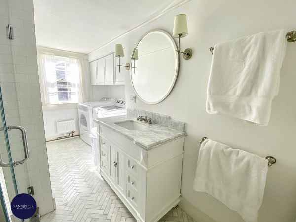 Cape Cod Home 995263