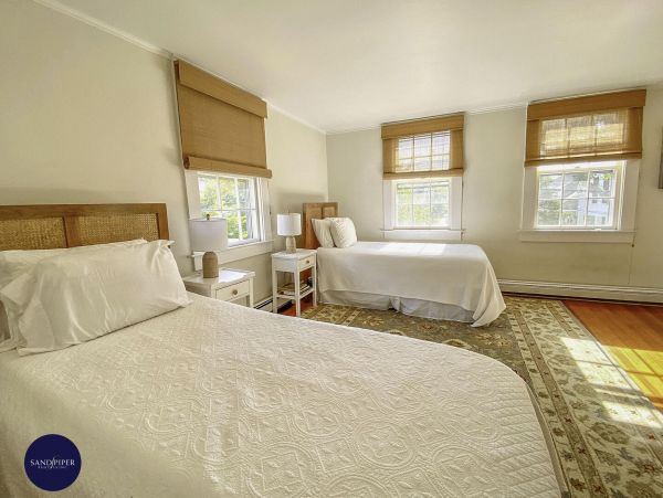 Cape Cod Home 995263