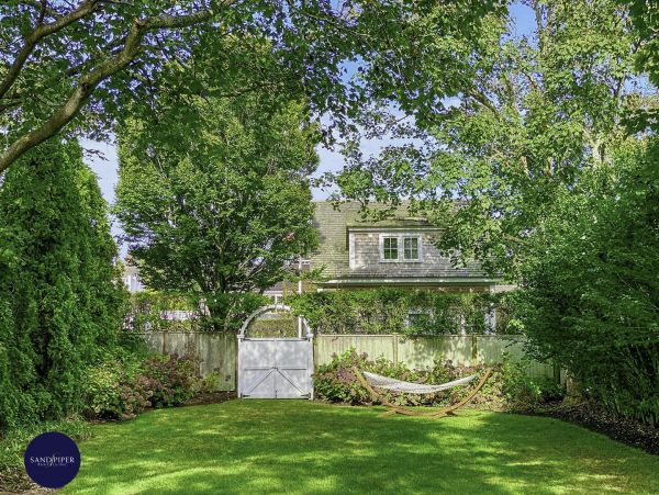Cape Cod Home 995263