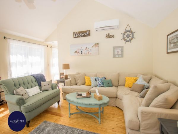 Cape Cod Home 995265