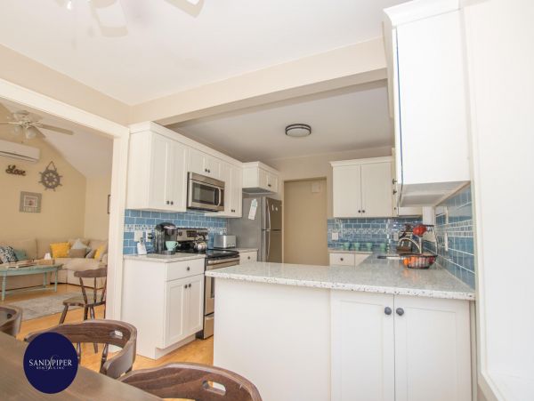 Cape Cod Home 995265