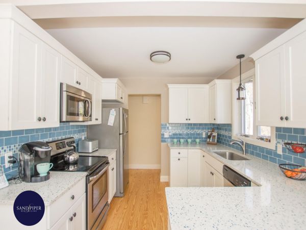Cape Cod Home 995265