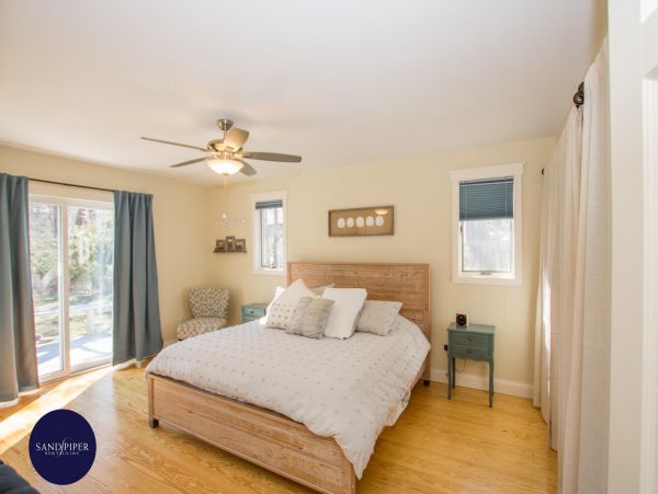 Cape Cod Home 995265