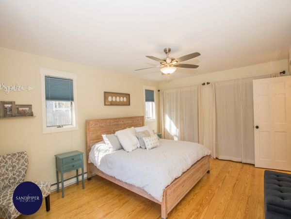 Cape Cod Home 995265