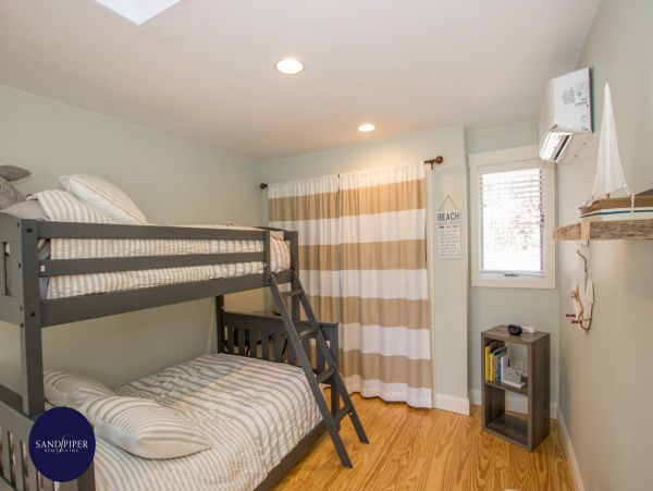 Cape Cod Home 995265