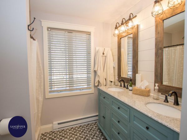 Cape Cod Home 995265