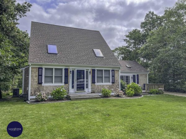 Cape Cod Home 995266