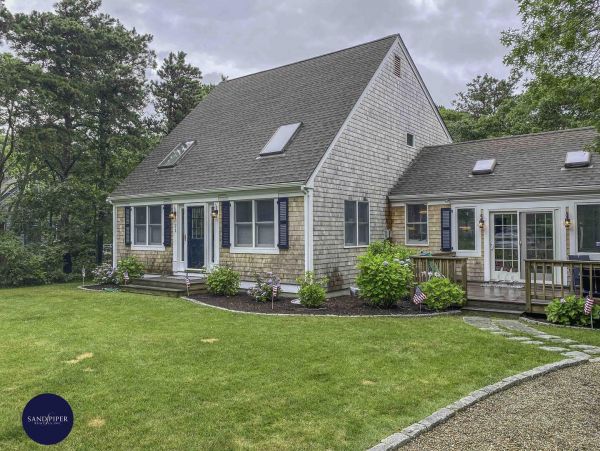 Cape Cod Home 995266