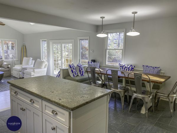 Cape Cod Home 995266